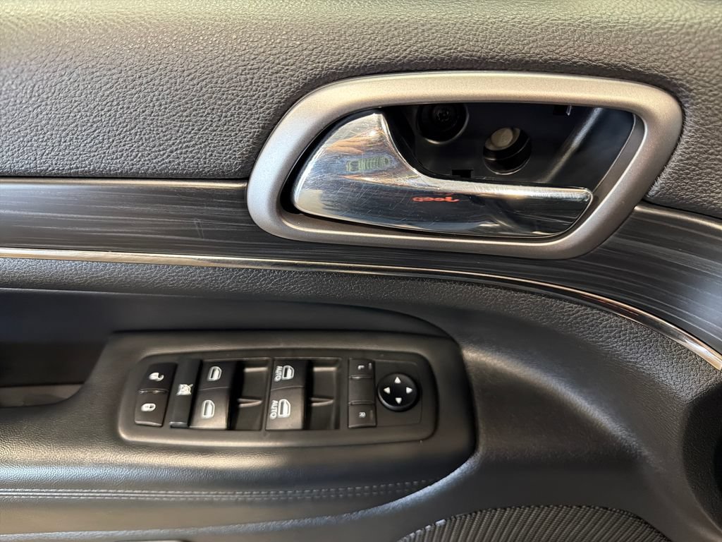 Used 2020 Jeep Grand Cherokee Limited X AWD/4WD image 18