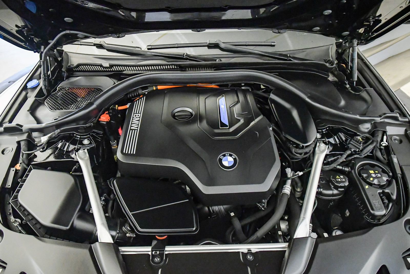 Certified 2023 BMW 530e w/ Convenience Package image 27