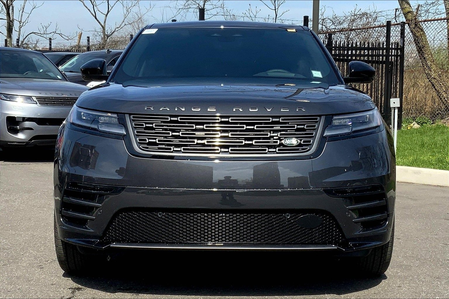 New 2026 Land Rover Range Rover Velar Dynamic SE image 3