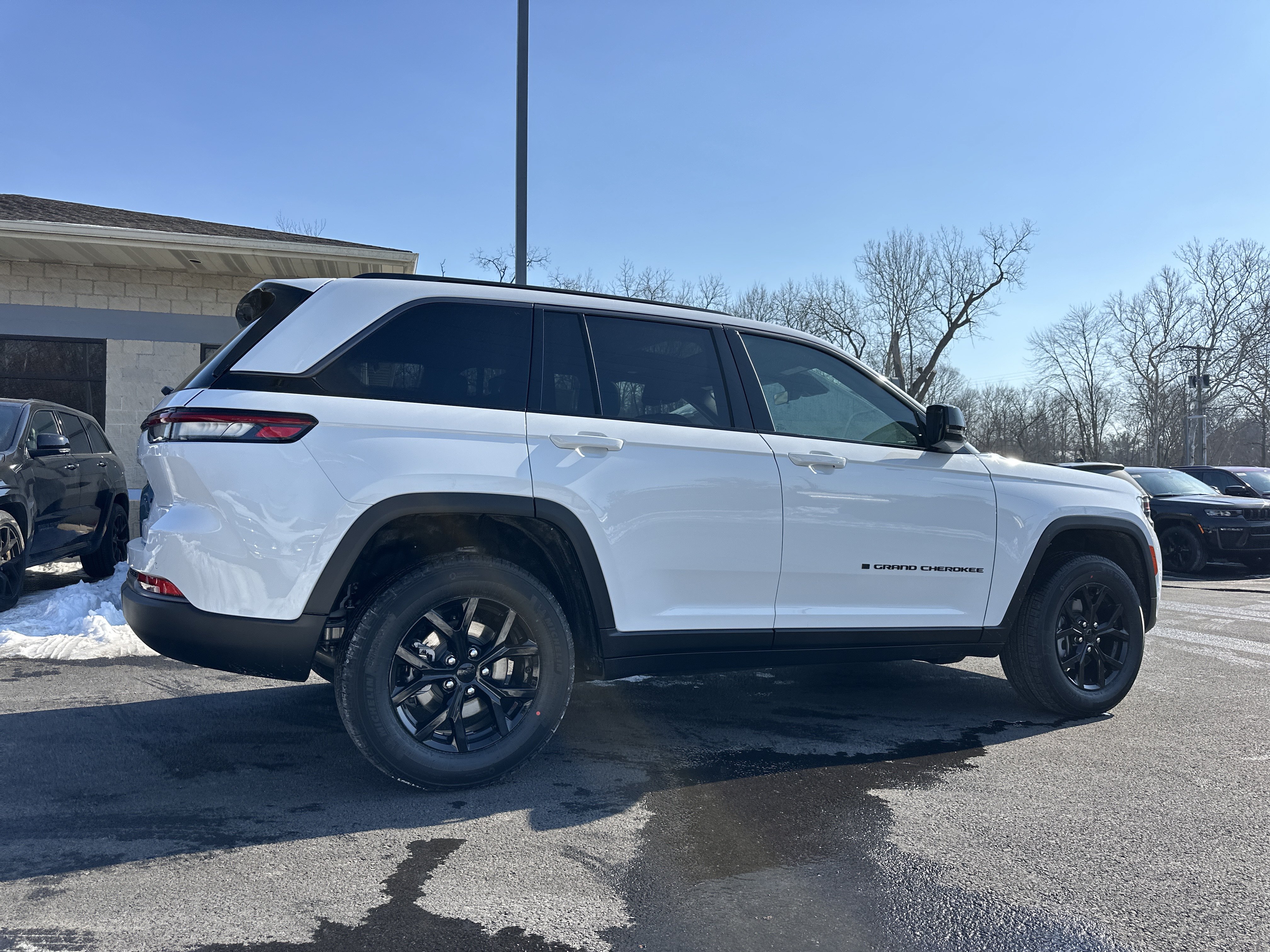 New 2026 Jeep Grand Cherokee Altitude AWD/4WD image 17
