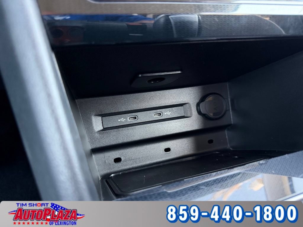 Used 2025 Volkswagen Taos SE AWD/4WD image 24
