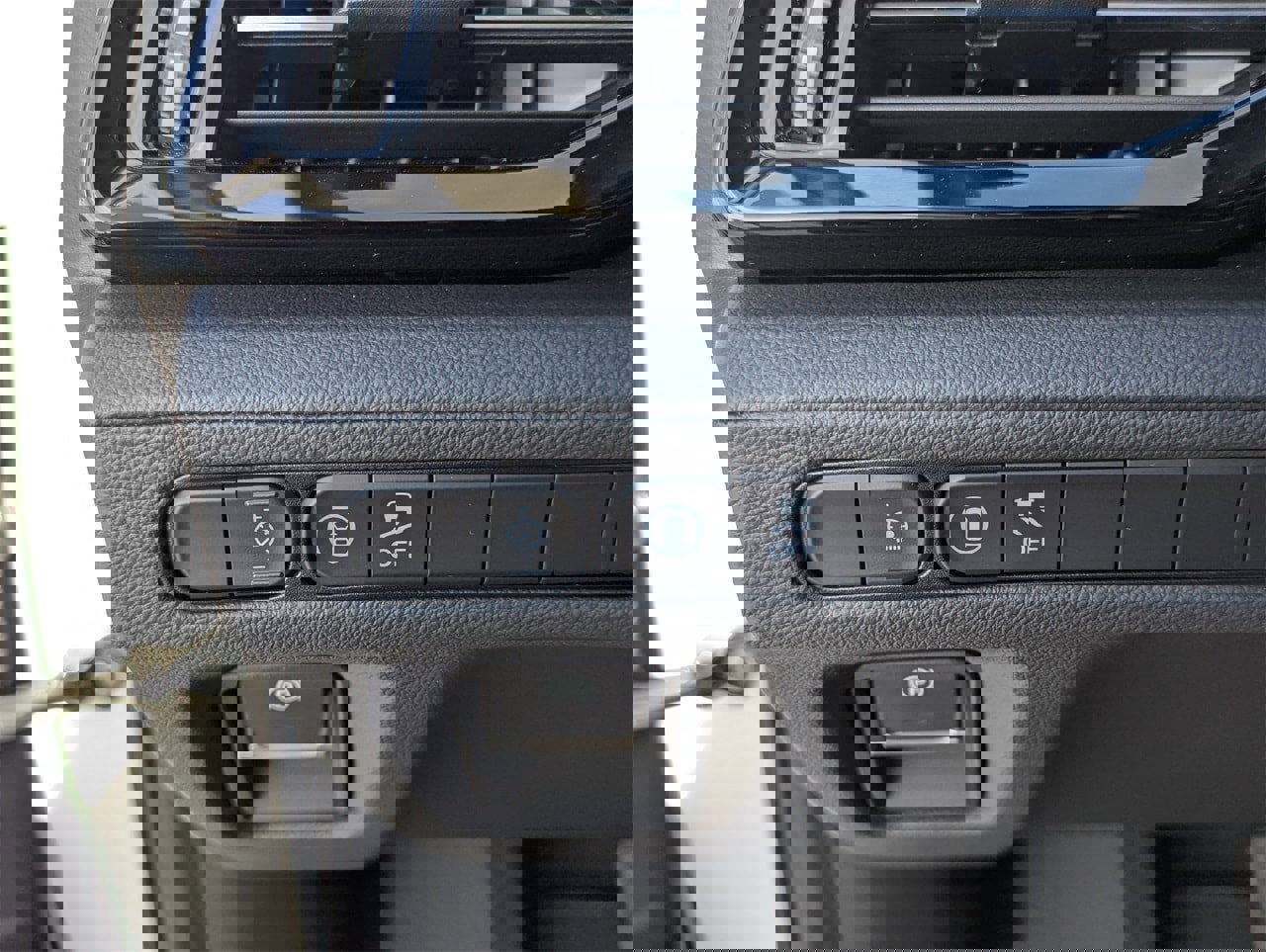 Certified 2025 Acura MDX FWD image 34