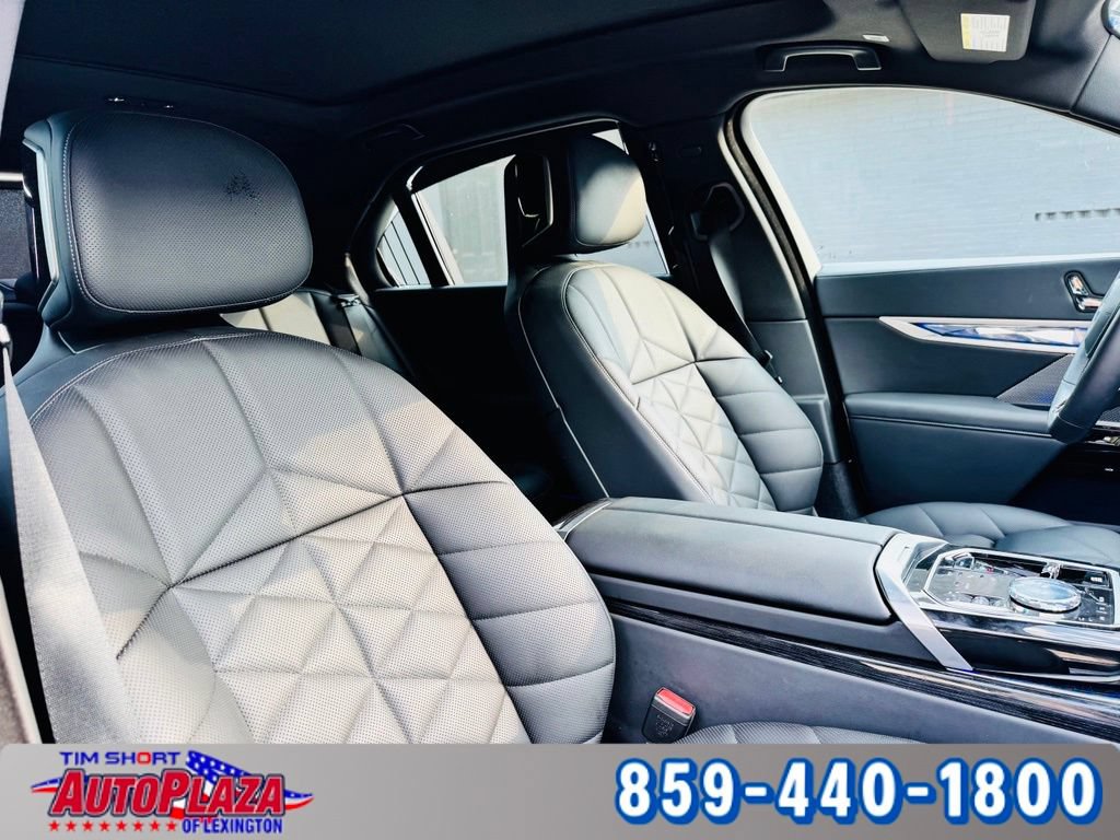 Used 2025 BMW 740i xDrive w/ Premium Package AWD/4WD image 44