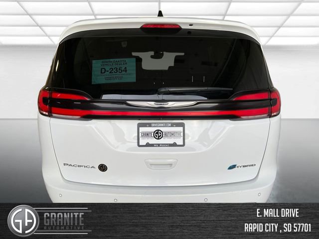 Used 2024 Chrysler Pacifica Select image 28