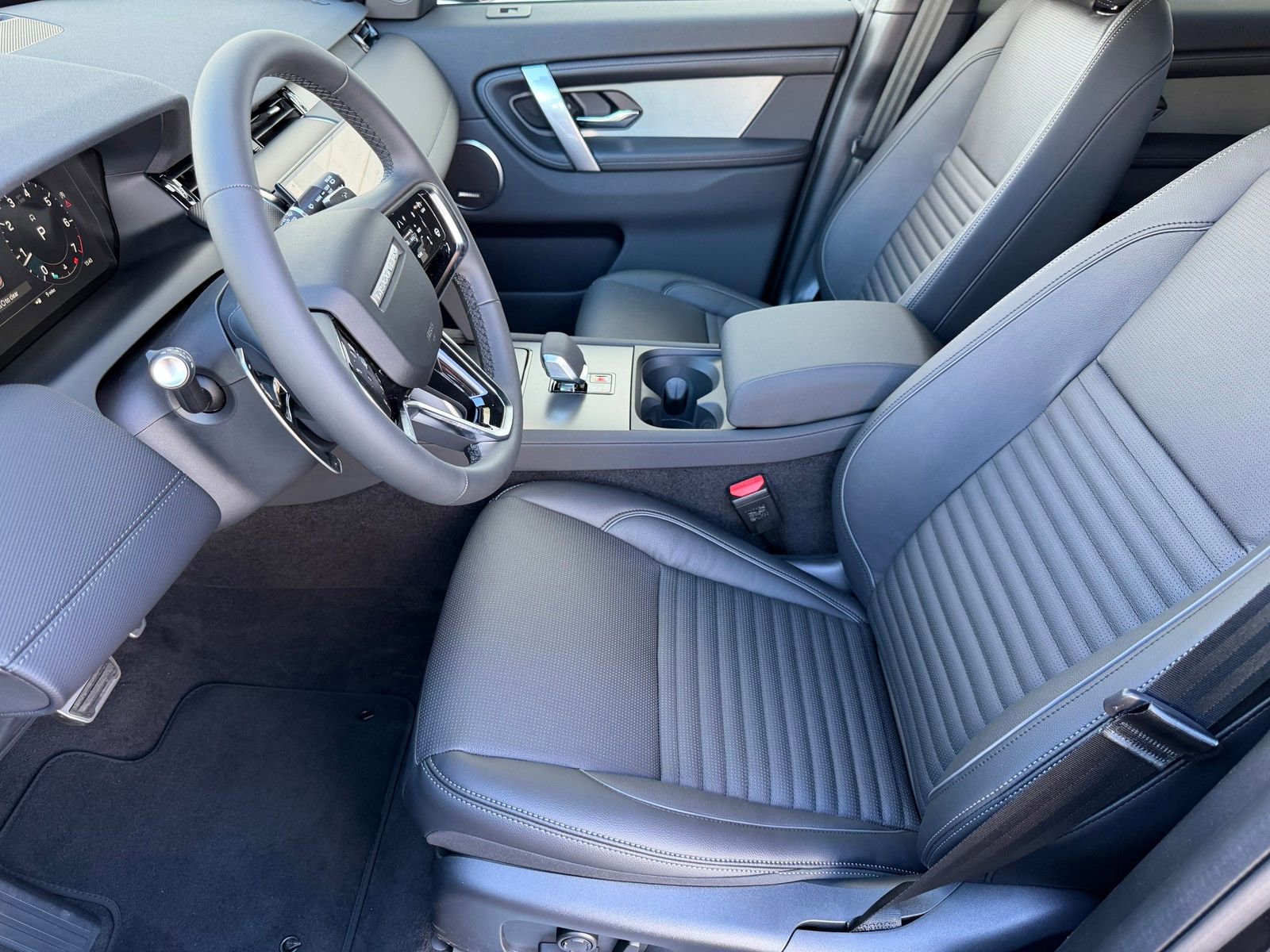 New 2026 Land Rover Discovery Sport Landmark image 10