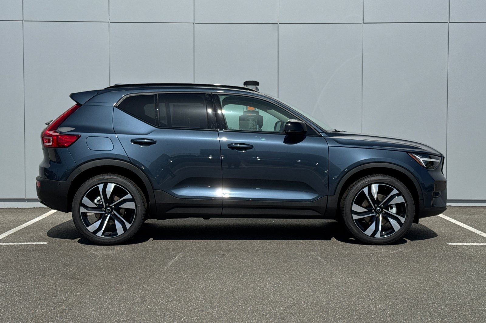 New 2026 Volvo XC40 B5 Ultra w/ Protection Package Premier AWD/4WD image 6