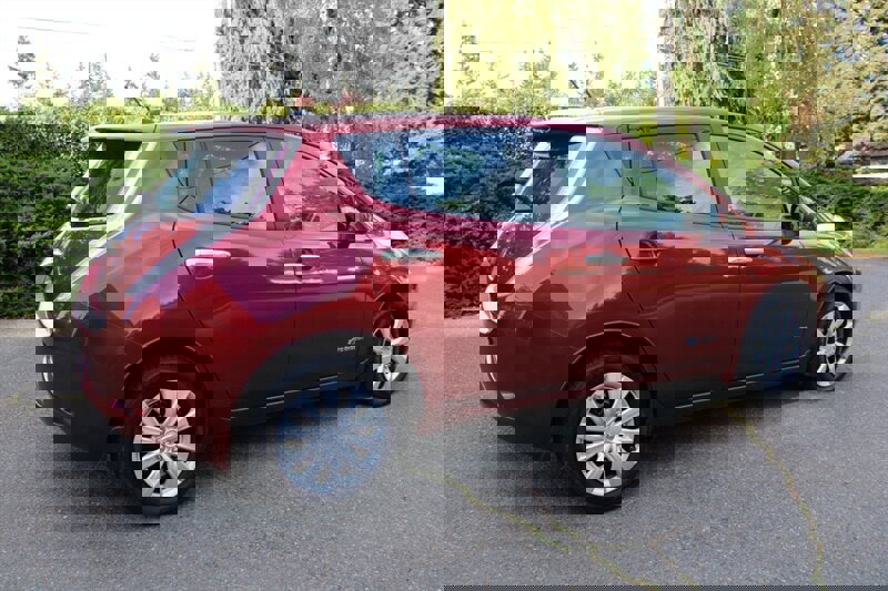 Used 2015 Nissan Leaf S w/ Charge Package FWD image 3