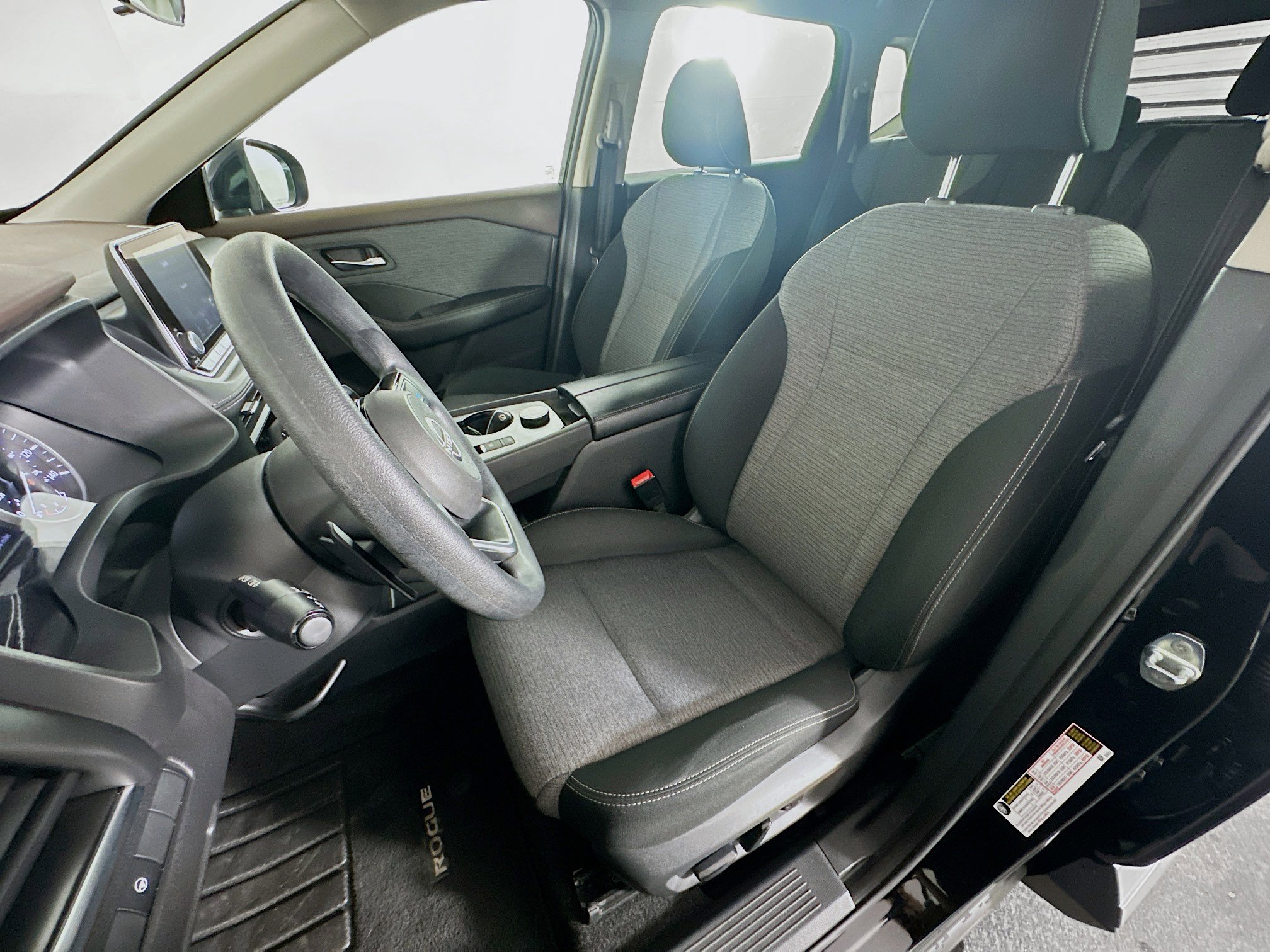 Used 2023 Nissan Rogue SV image 13