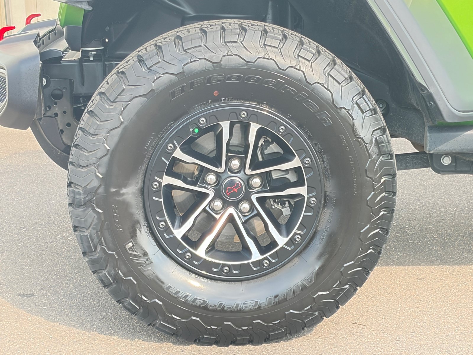 Used 2025 Jeep Wrangler Unlimited Rubicon w/ XTREMEE 35" Tire Package AWD/4WD image 11