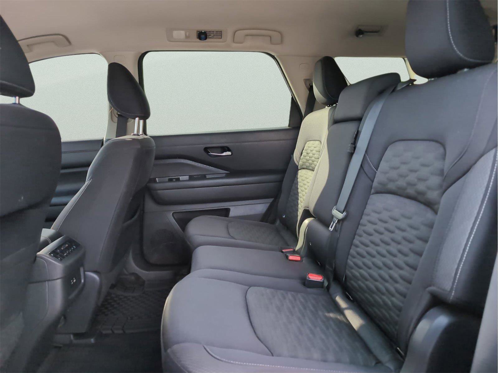 Used 2022 Nissan Pathfinder S FWD image 30