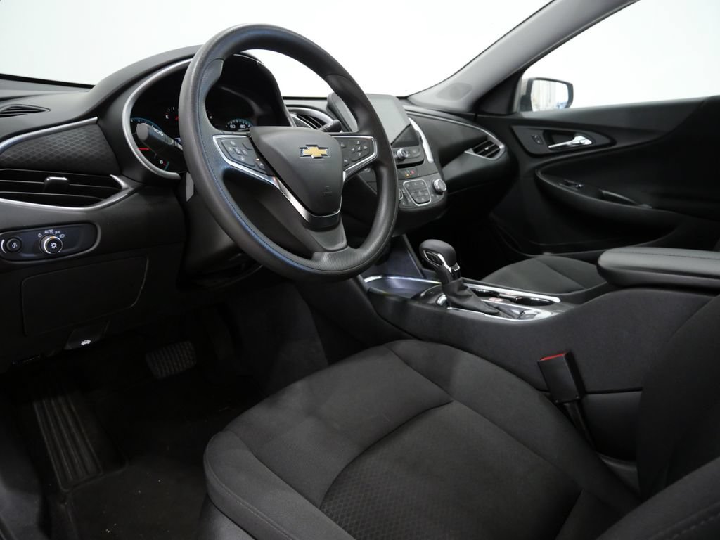 Used 2025 Chevrolet Malibu LT FWD image 11