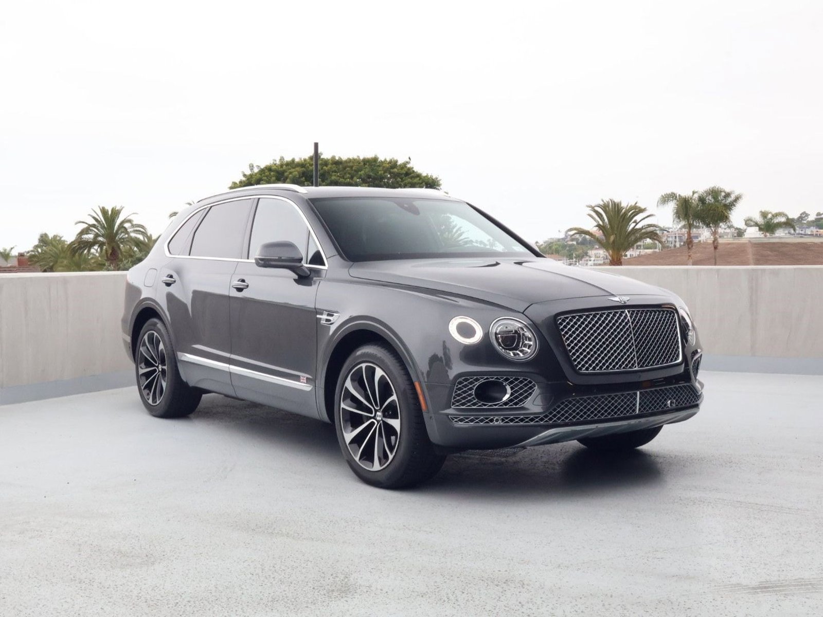 Certified 2018 Bentley Bentayga AWD/4WD image 1