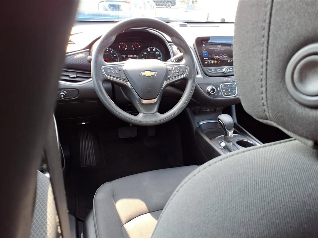 Used 2025 Chevrolet Malibu LT FWD image 11