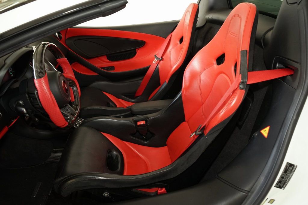 Used 2020 McLaren 600LT Spider image 13