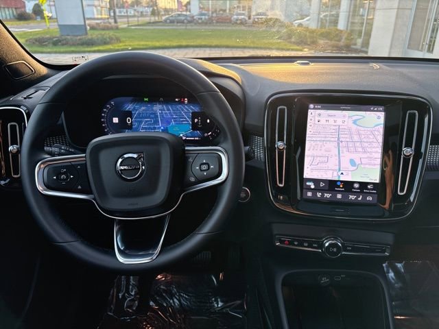 Used 2025 Volvo XC40 B5 Plus image 20