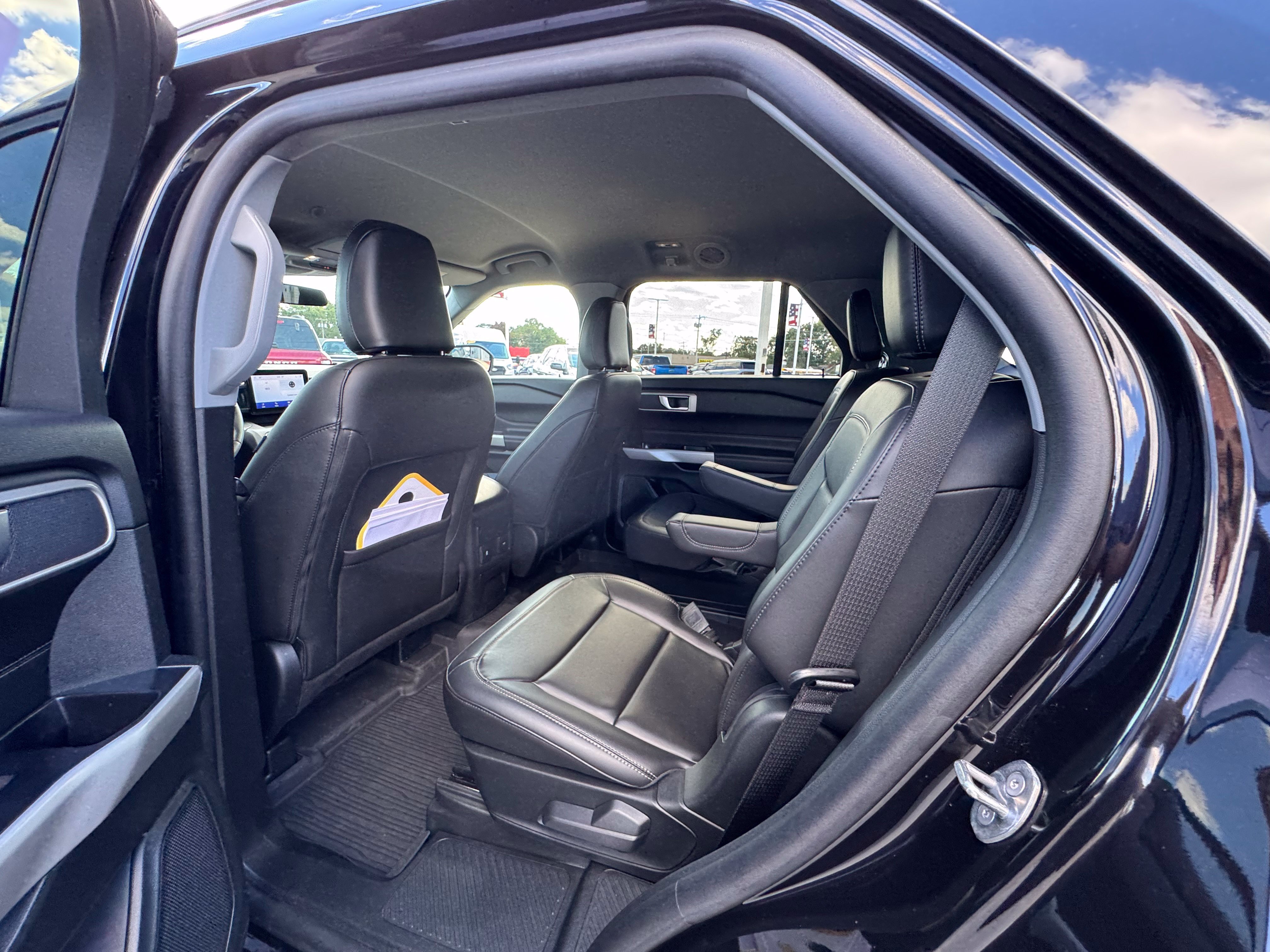 Used 2024 Ford Explorer XLT w/ Equipment Group 202A AWD/4WD image 25