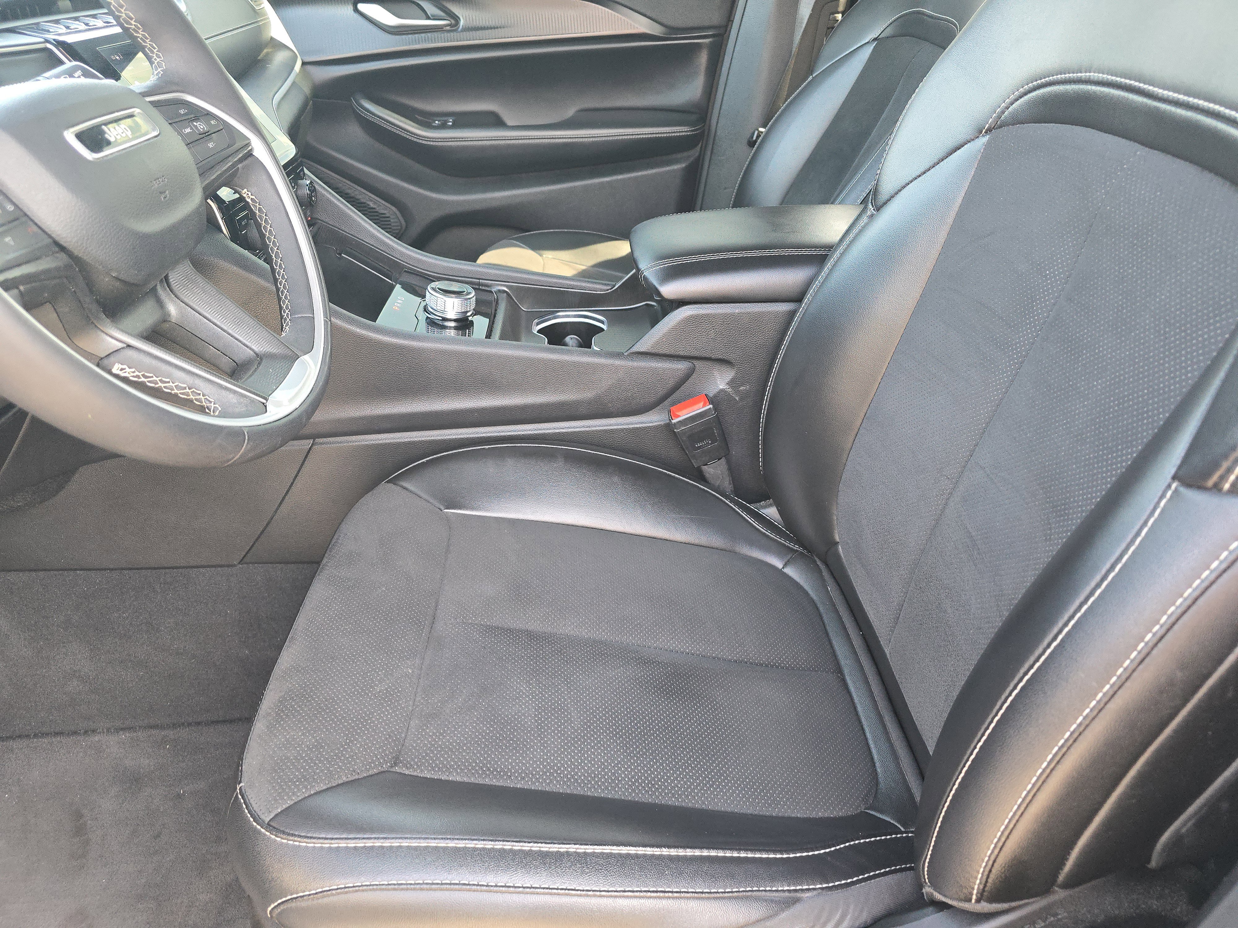 Used 2024 Jeep Grand Cherokee L Altitude image 8