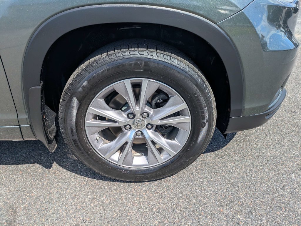 Used 2014 Toyota Highlander XLE AWD/4WD image 11