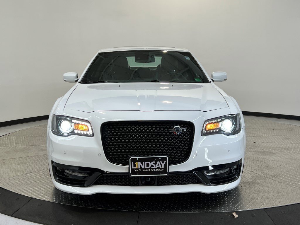 Certified 2023 Chrysler 300 C image 2