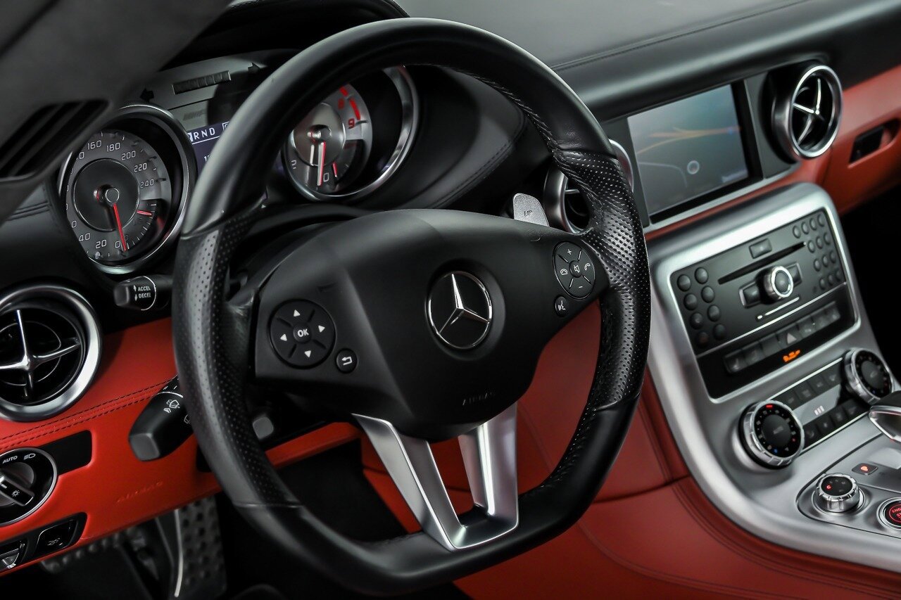 Used 2012 Mercedes-Benz SLS AMG Roadster image 27
