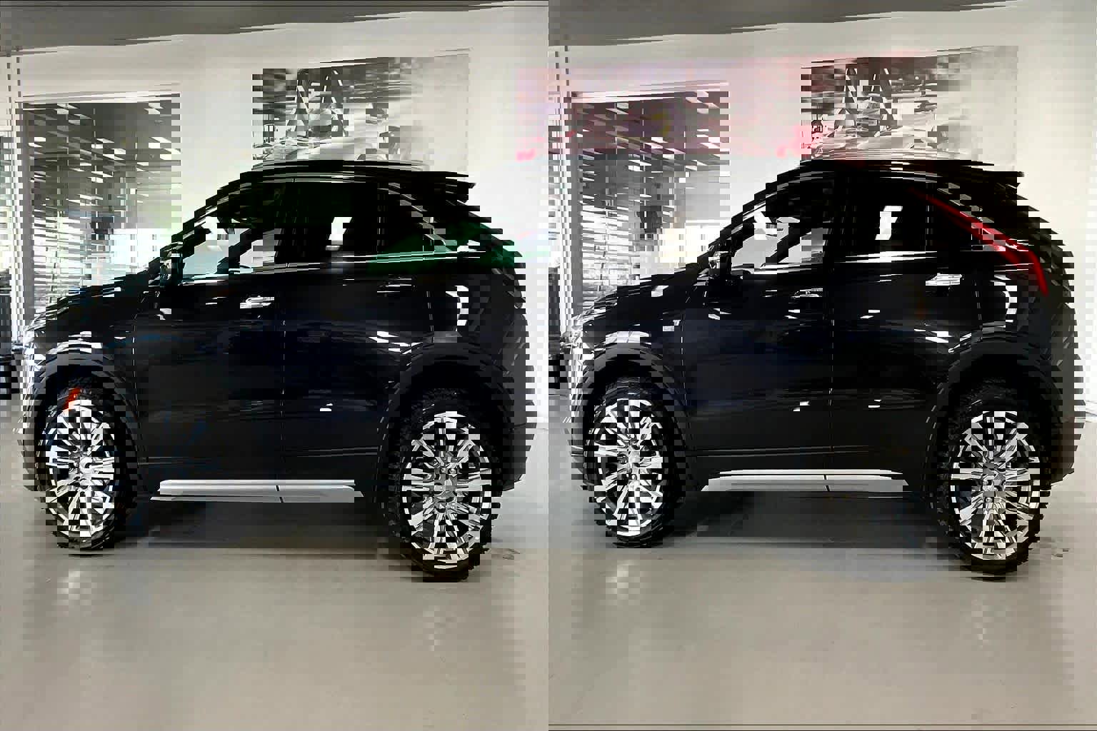 Used 2023 Cadillac XT4 Premium Luxury image 3