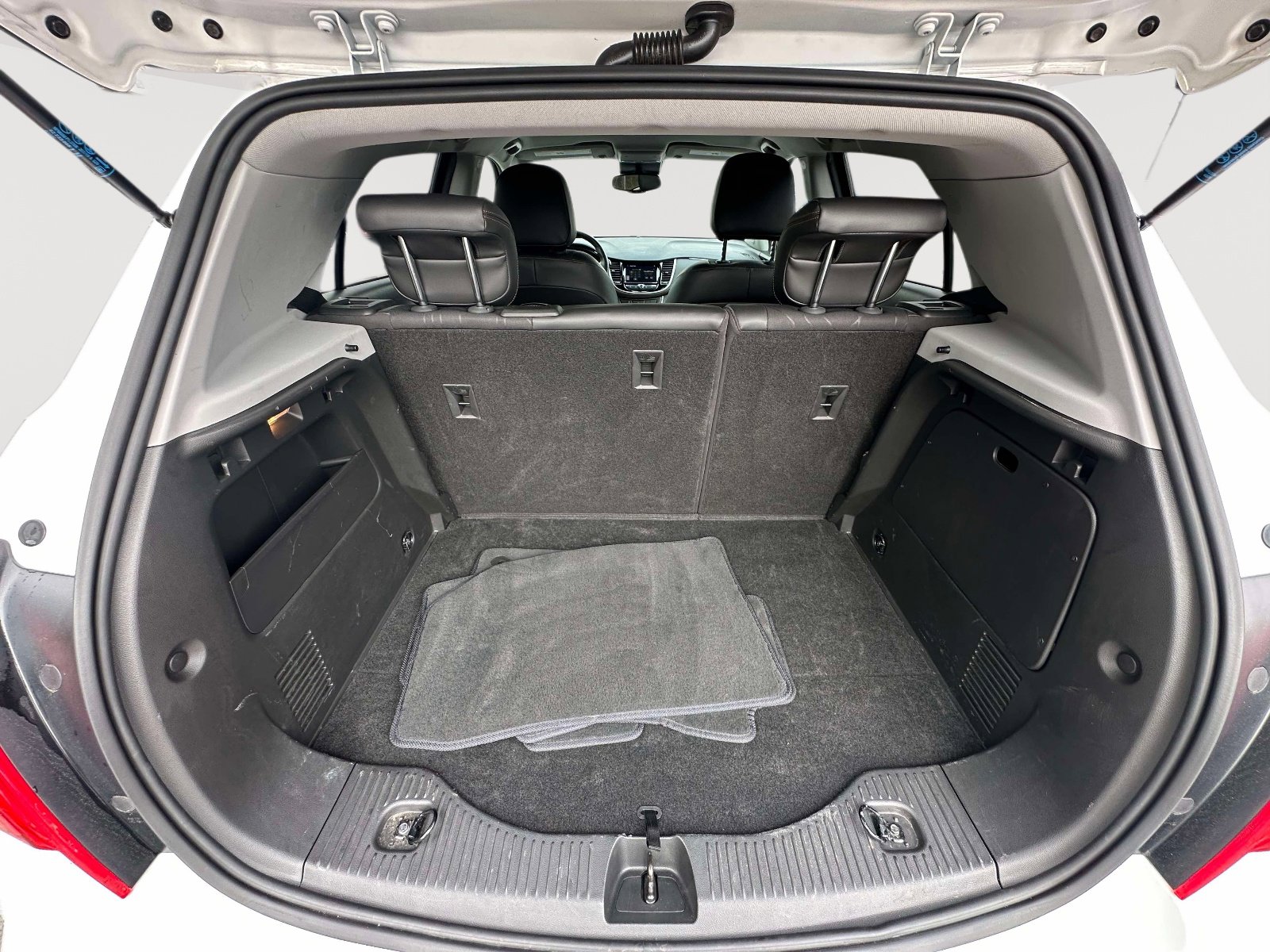 Used 2020 Chevrolet Trax LT w/ LT Convenience Package image 33