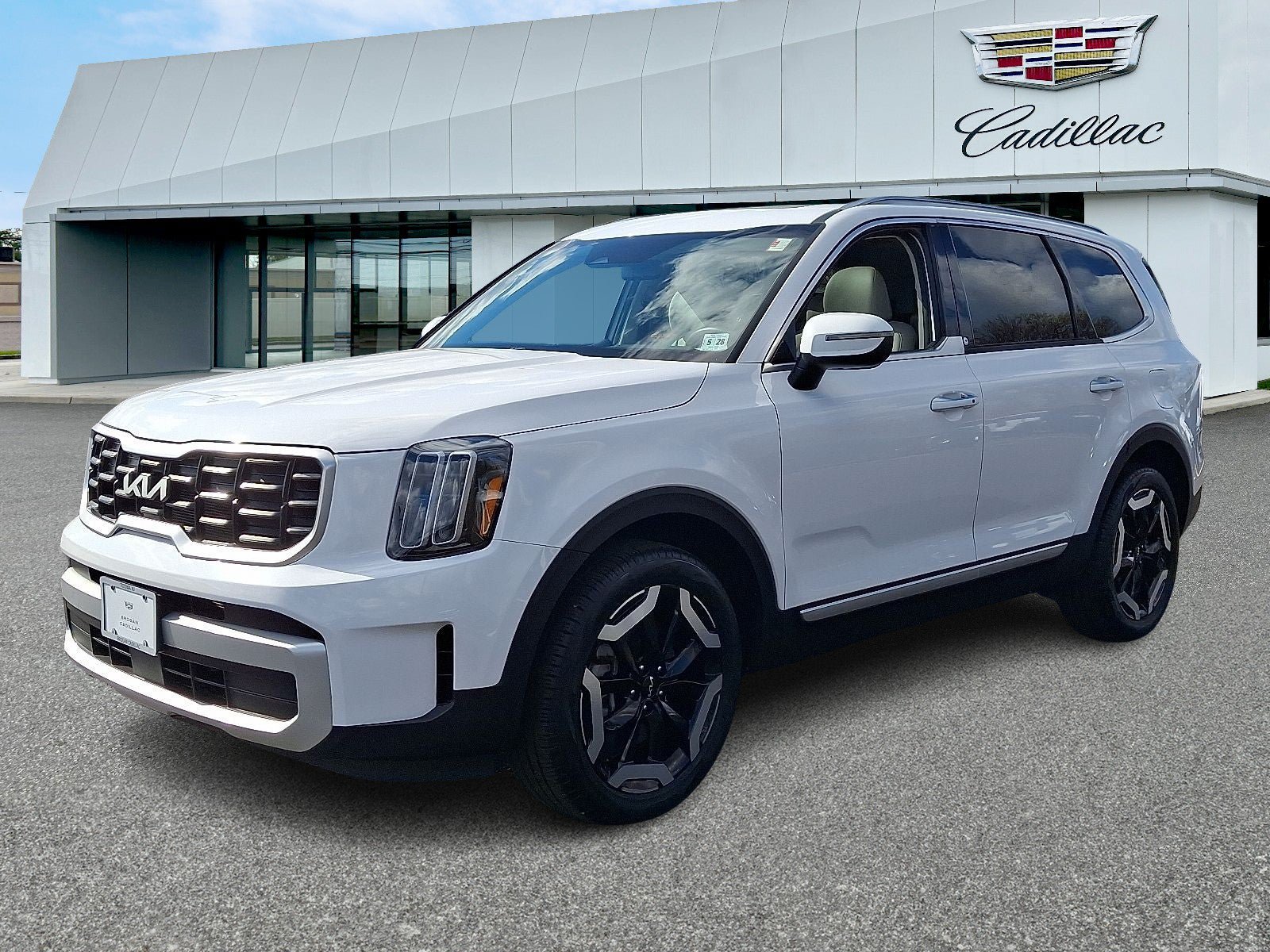 Used 2023 Kia Telluride S w/ S Sunroof Package AWD/4WD image 3