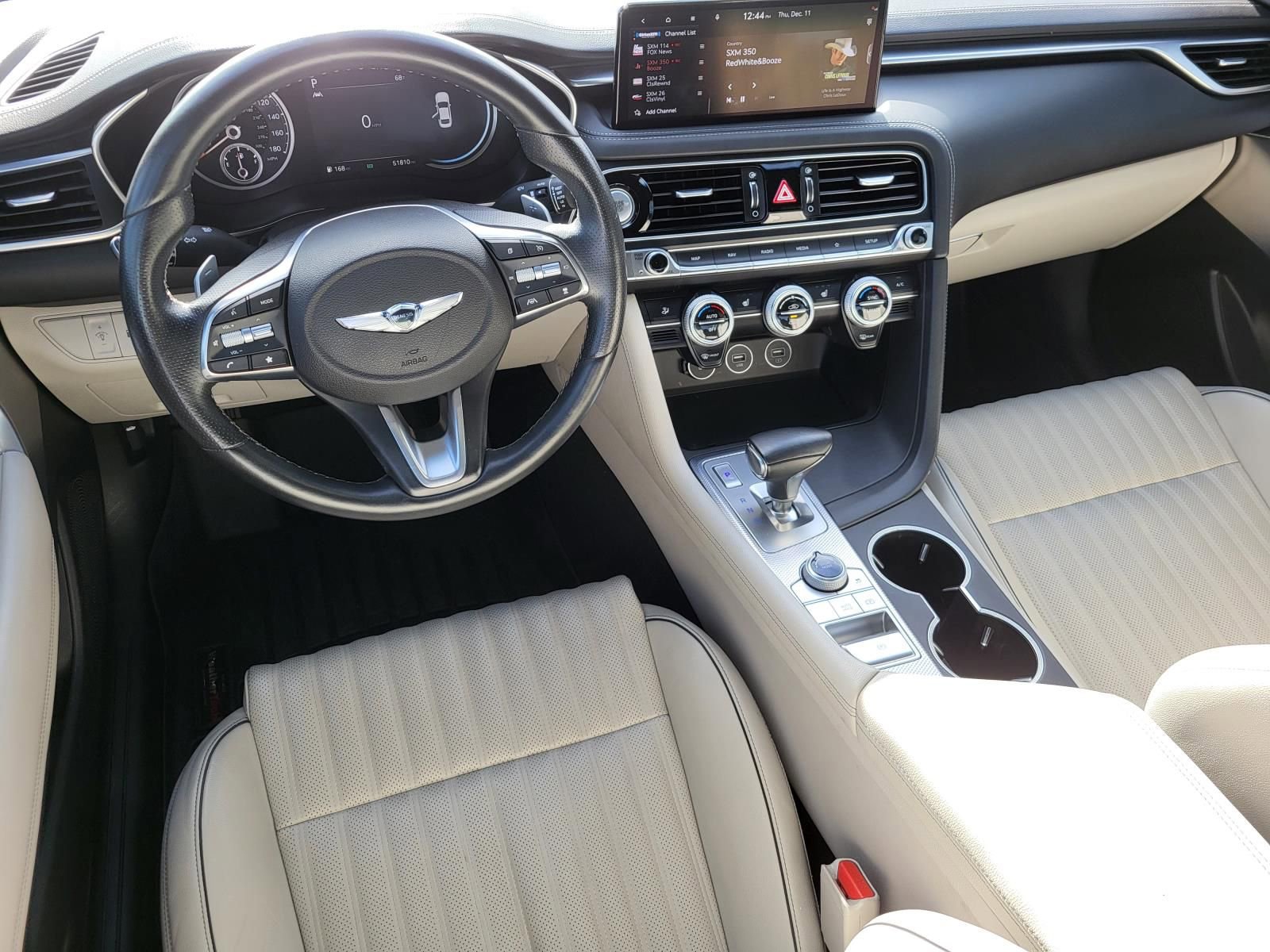 Used 2022 Genesis G70 3.3T image 2