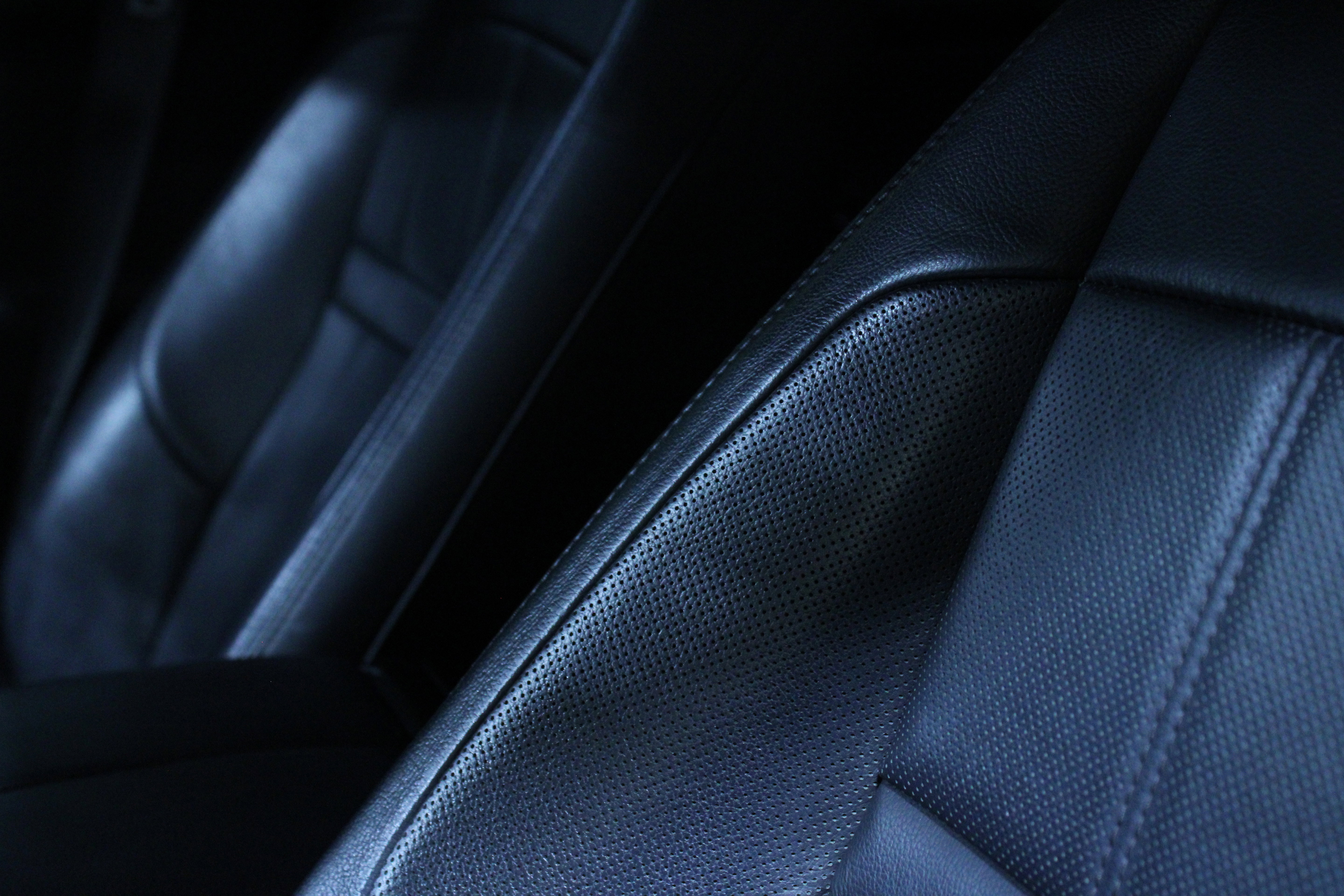 Used 2020 Land Rover Range Rover Evoque S image 11