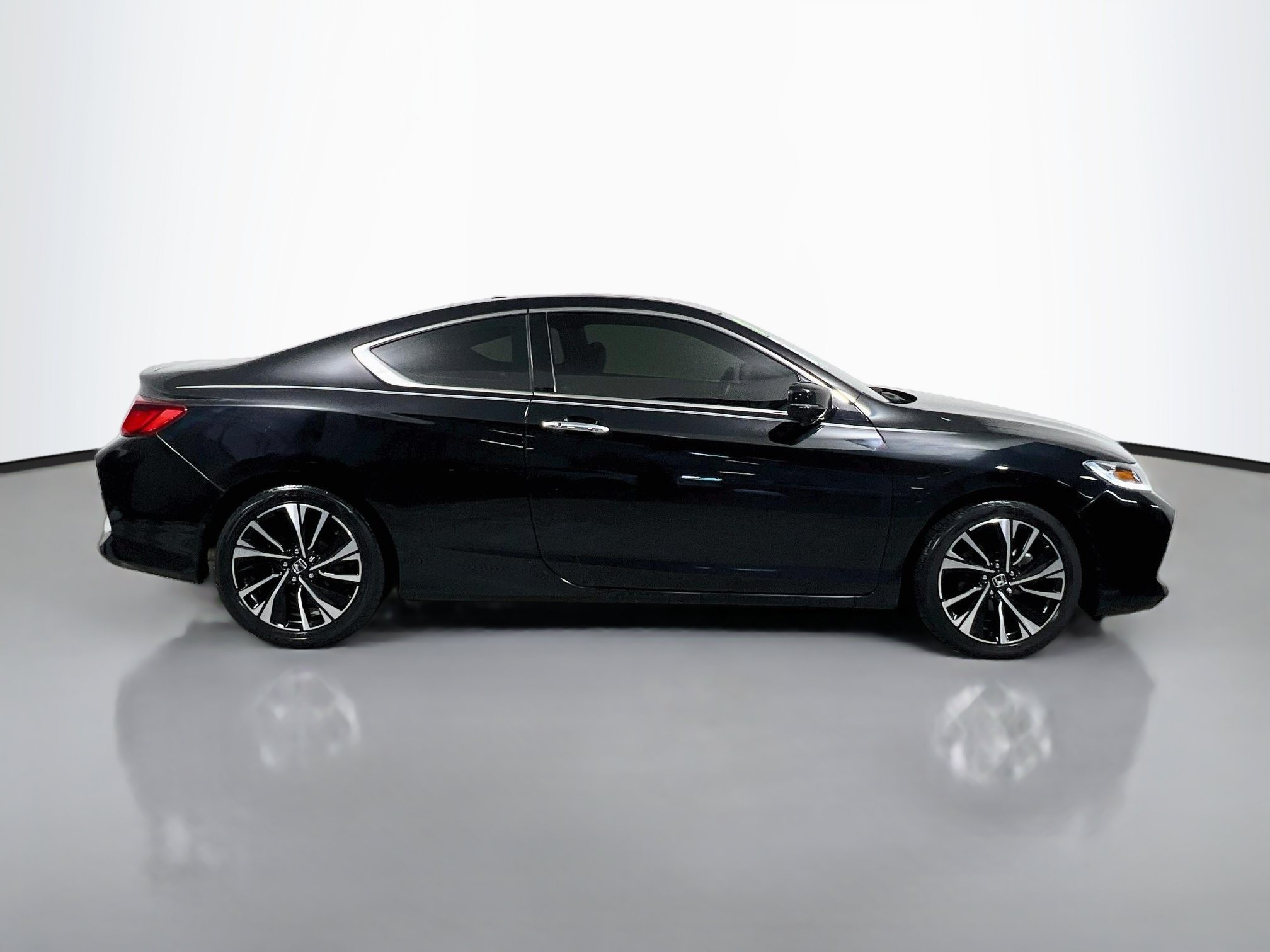 Used 2017 Honda Accord EX-L image 3