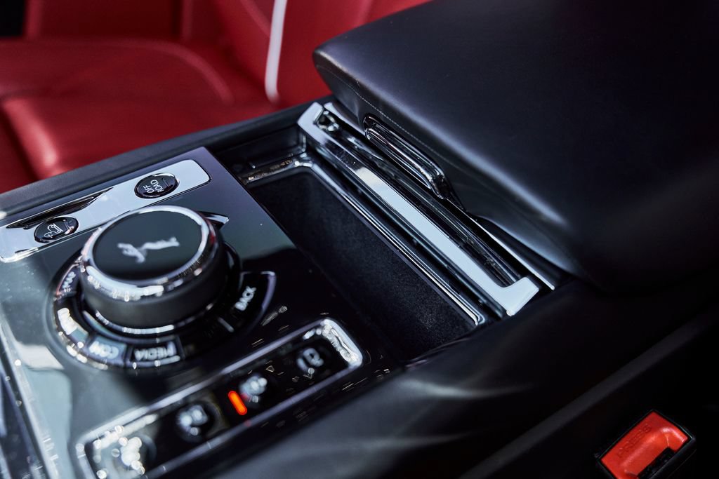 Used 2024 Rolls-Royce Cullinan Black Badge w/ Dark Exterior Package AWD/4WD image 77