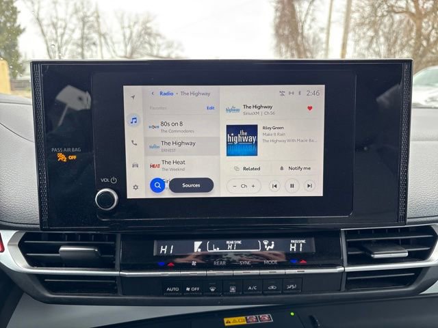 Used 2025 Toyota Sienna LE image 14