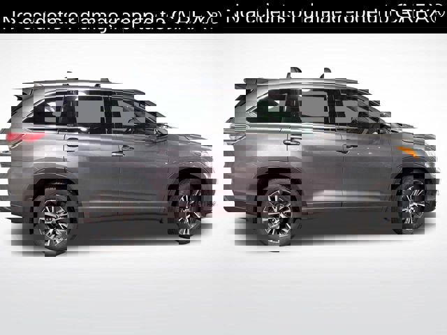 Used 2016 Toyota Highlander XLE AWD/4WD image 3