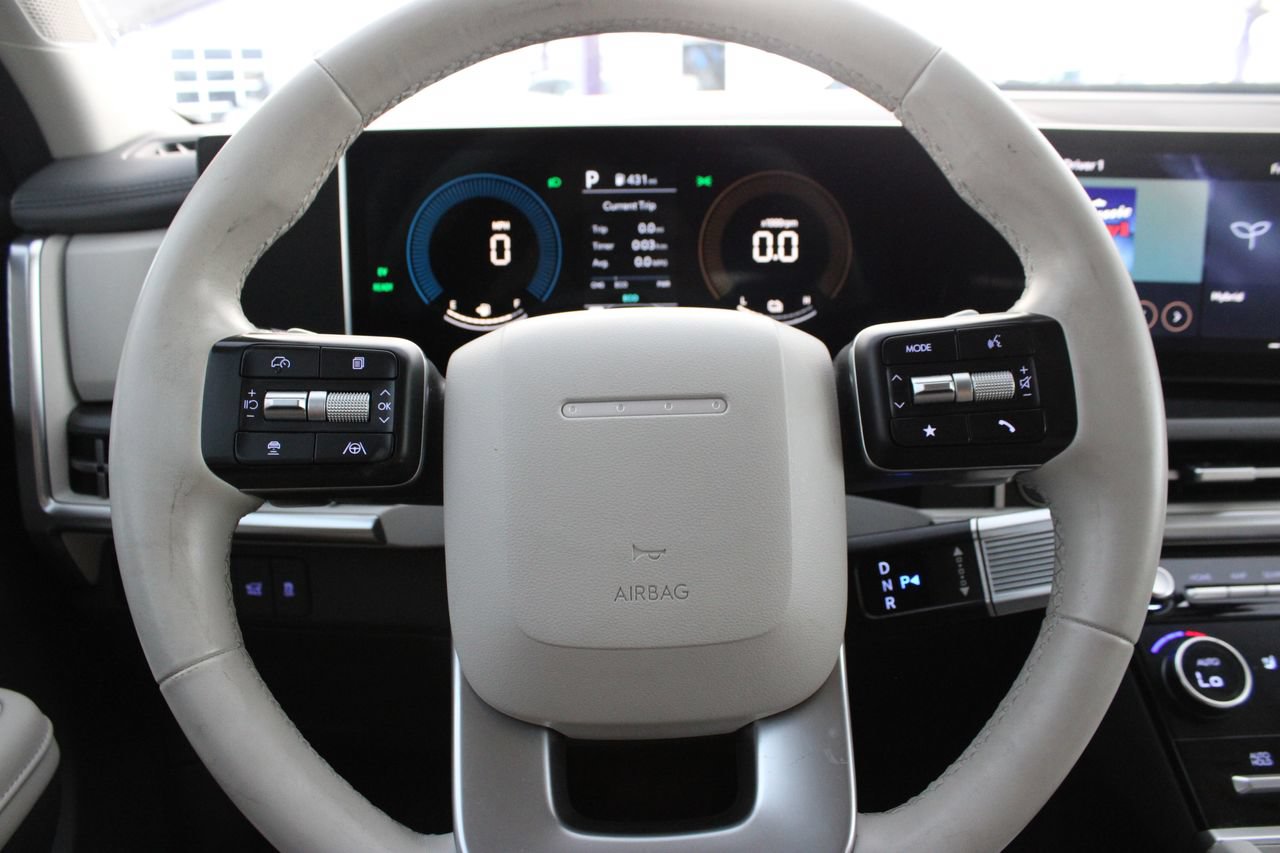 Used 2025 Hyundai Santa Fe SEL FWD image 12