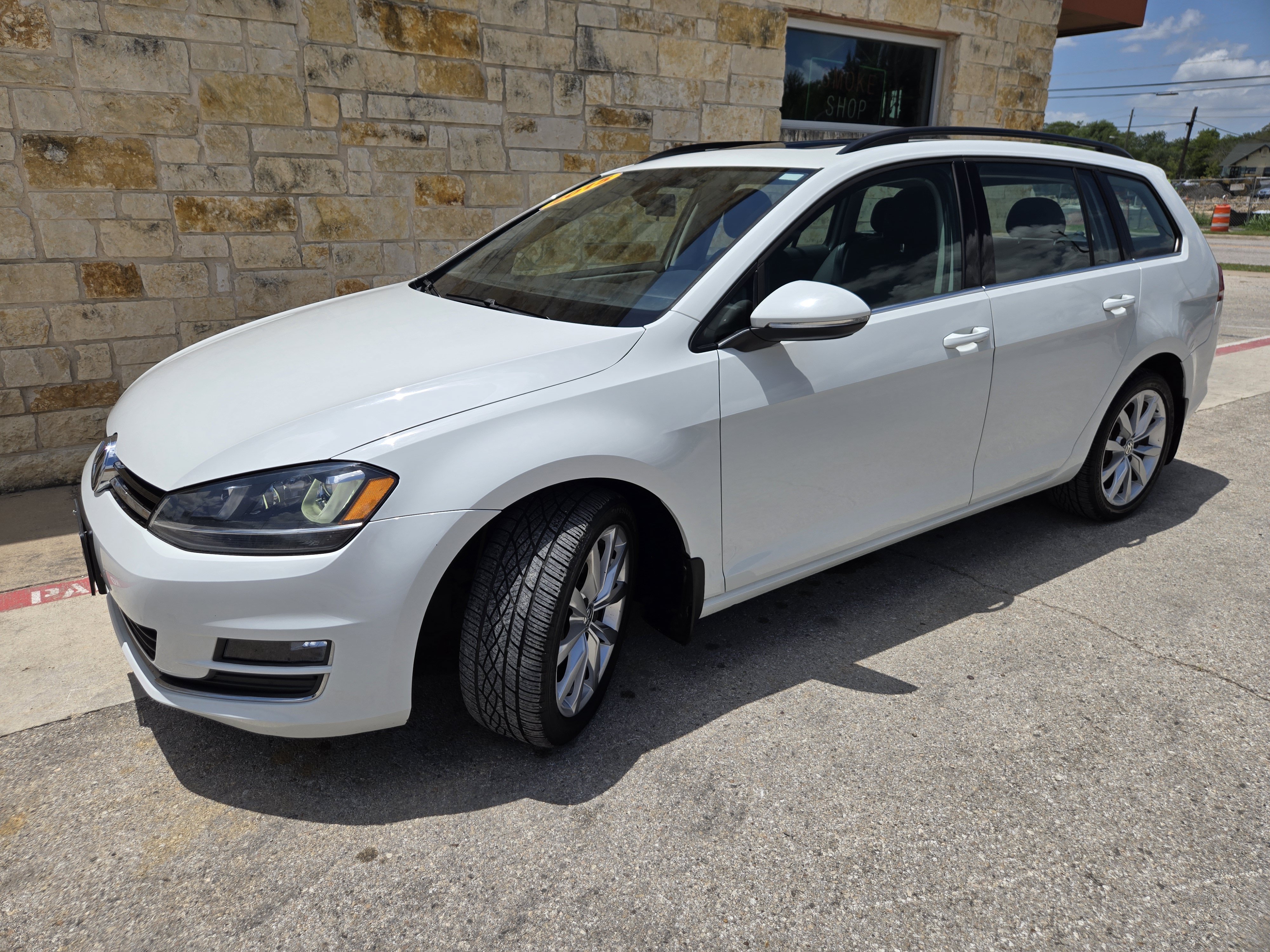 Used 2015 Volkswagen Golf SE w/ Lighting Package FWD image 2