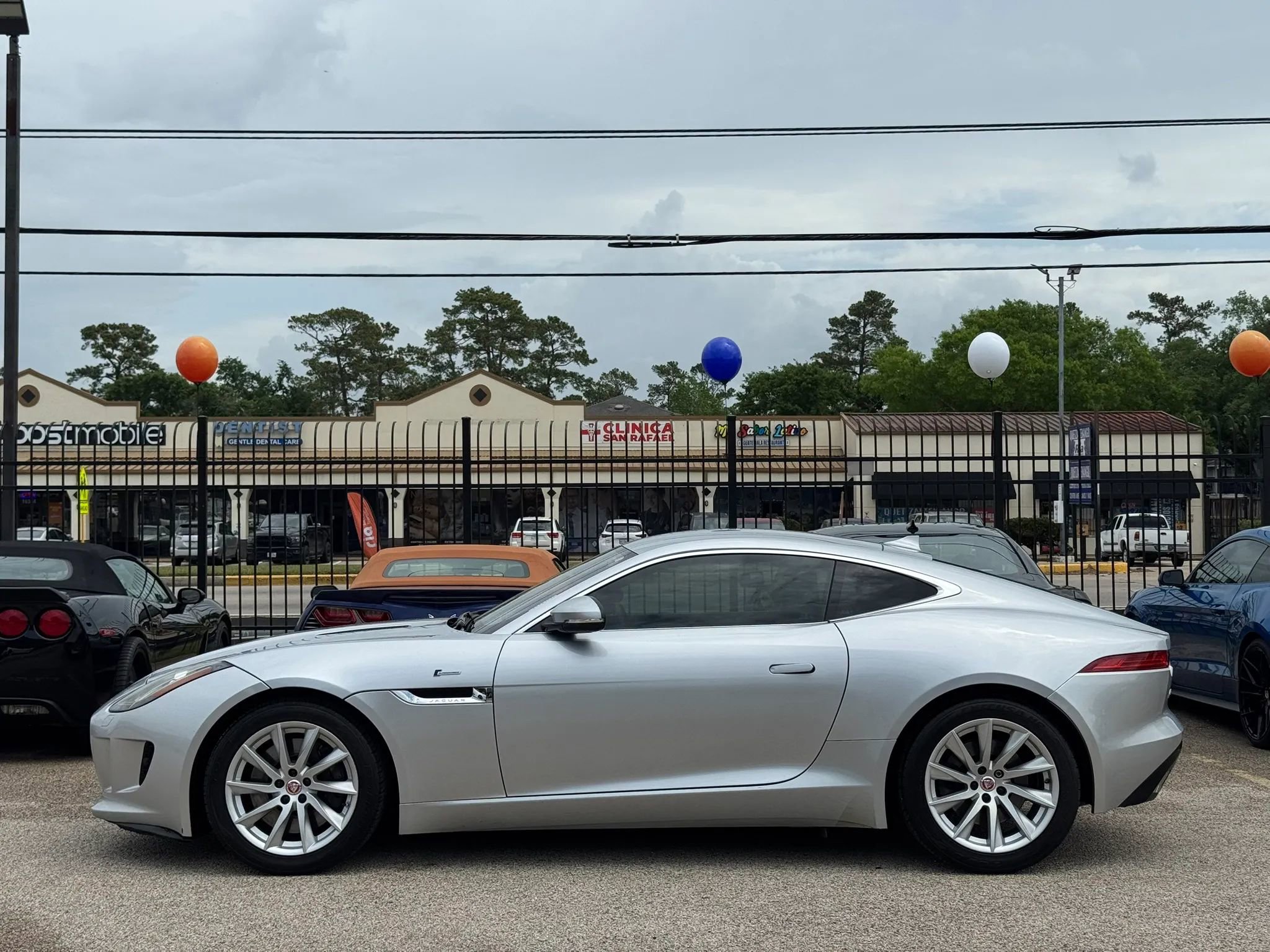 Used 2017 Jaguar F-TYPE Coupe RWD image 10