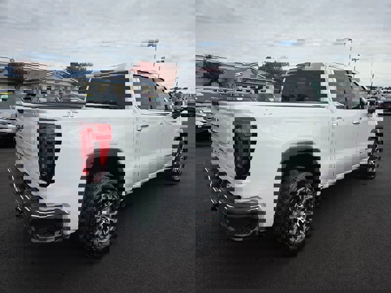 Used 2025 GMC Sierra 1500 SLT image 3