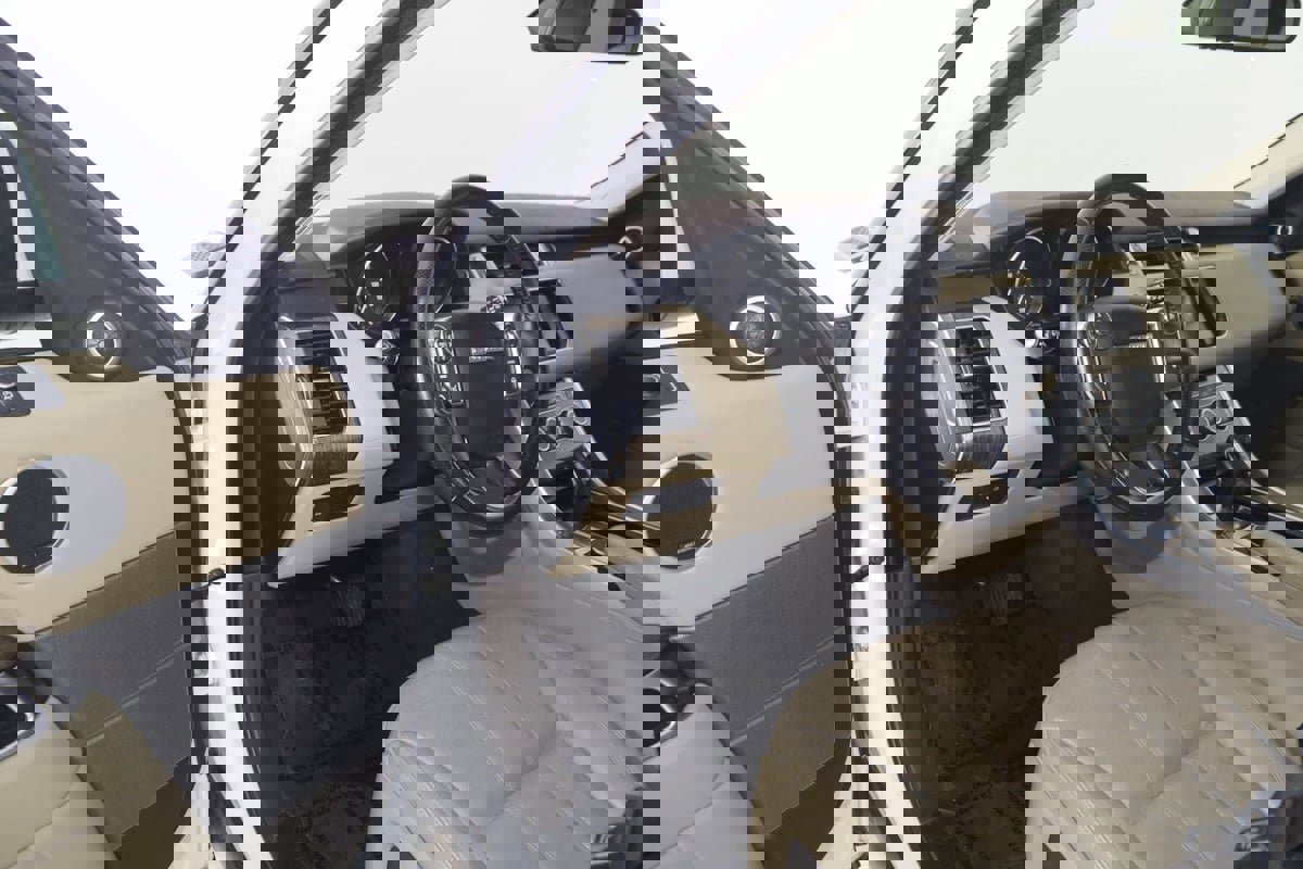 Used 2016 Land Rover Range Rover Sport SE image 44