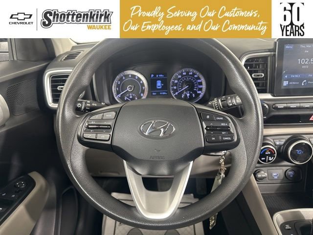 Used 2020 Hyundai Venue SEL image 21