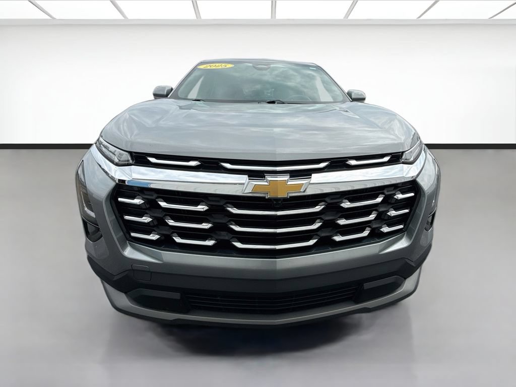 Used 2025 Chevrolet Equinox LT AWD/4WD image 2