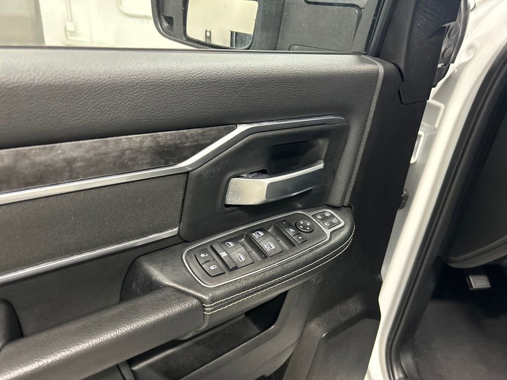 Used 2024 RAM 2500 Big Horn w/ Night Edition AWD/4WD image 15