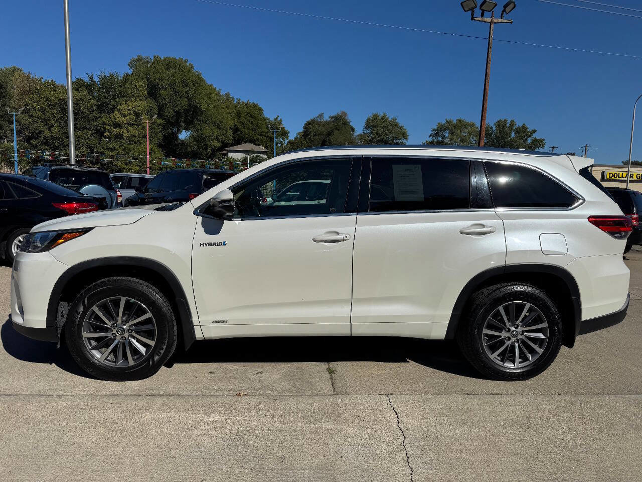 Used 2017 Toyota Highlander XLE image 4