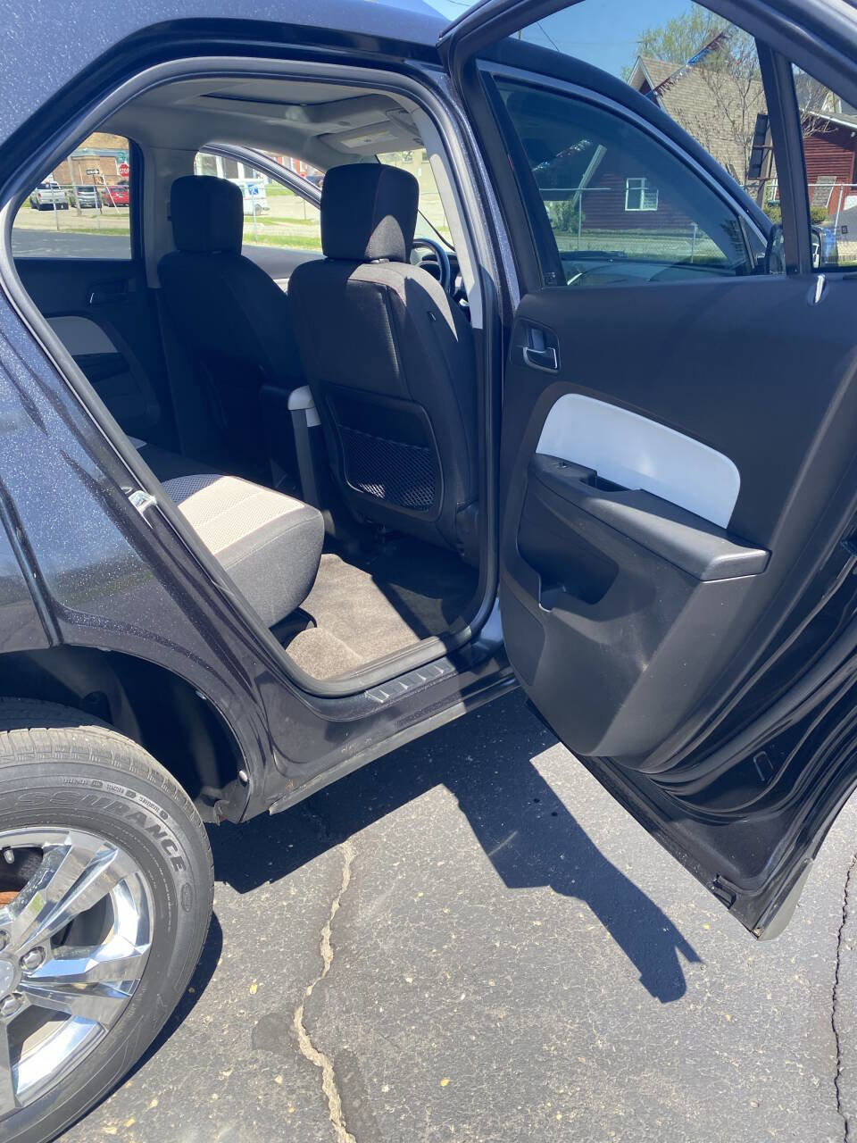 Used 2010 Chevrolet Equinox LT w/ Chrome Appearance Package image 8