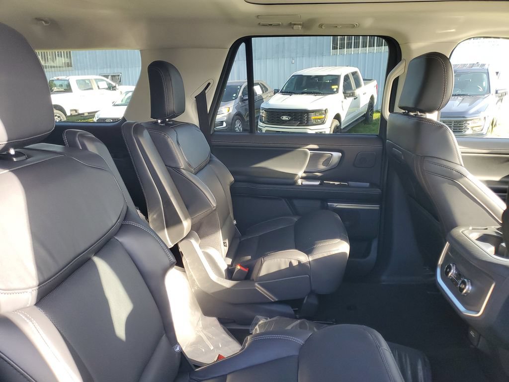 New 2025 Ford Expedition Max Platinum w/ Driver's Package AWD/4WD image 32
