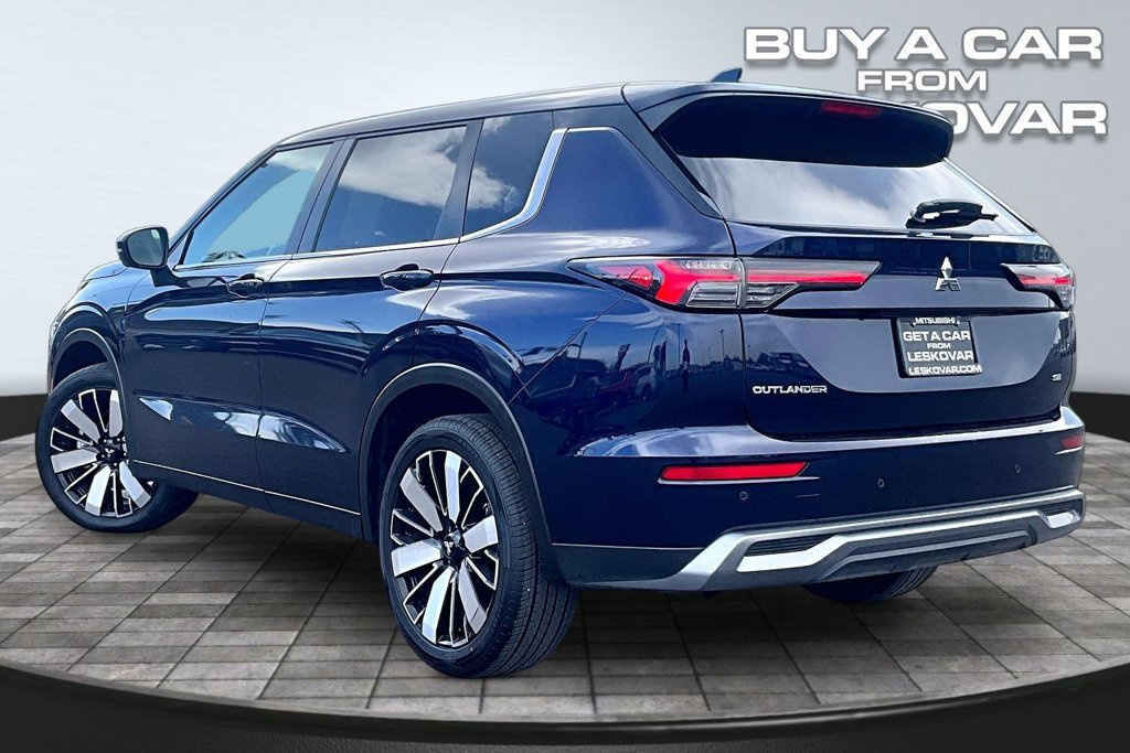 Used 2025 Mitsubishi Outlander SE AWD/4WD image 2