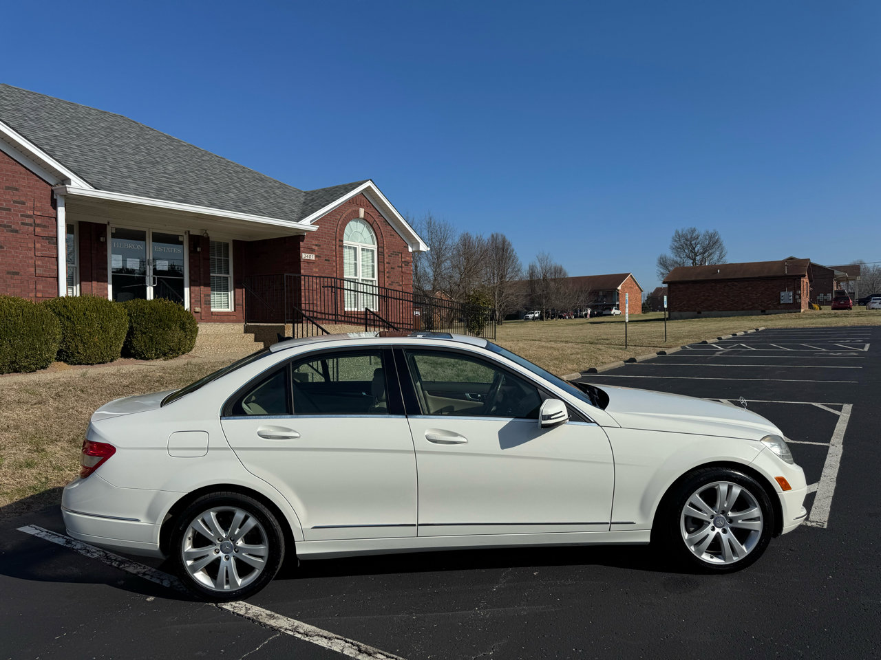 Used 2010 Mercedes-Benz C 300 Sedan image 9