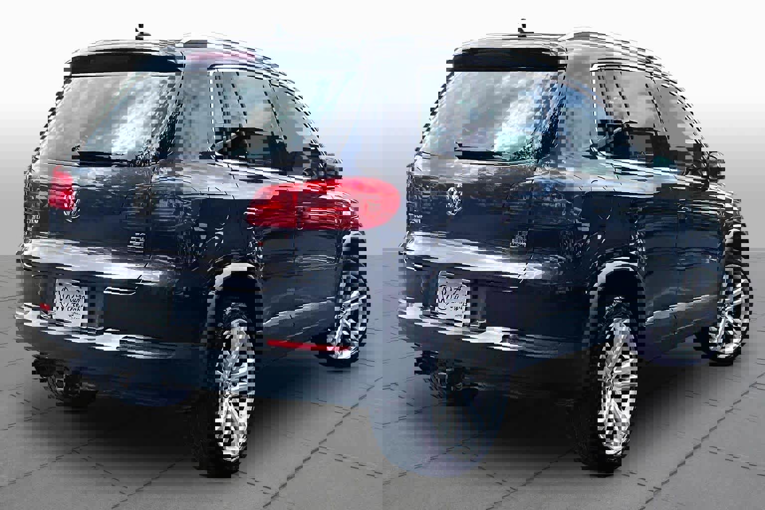 Used 2016 Volkswagen Tiguan SEL image 13