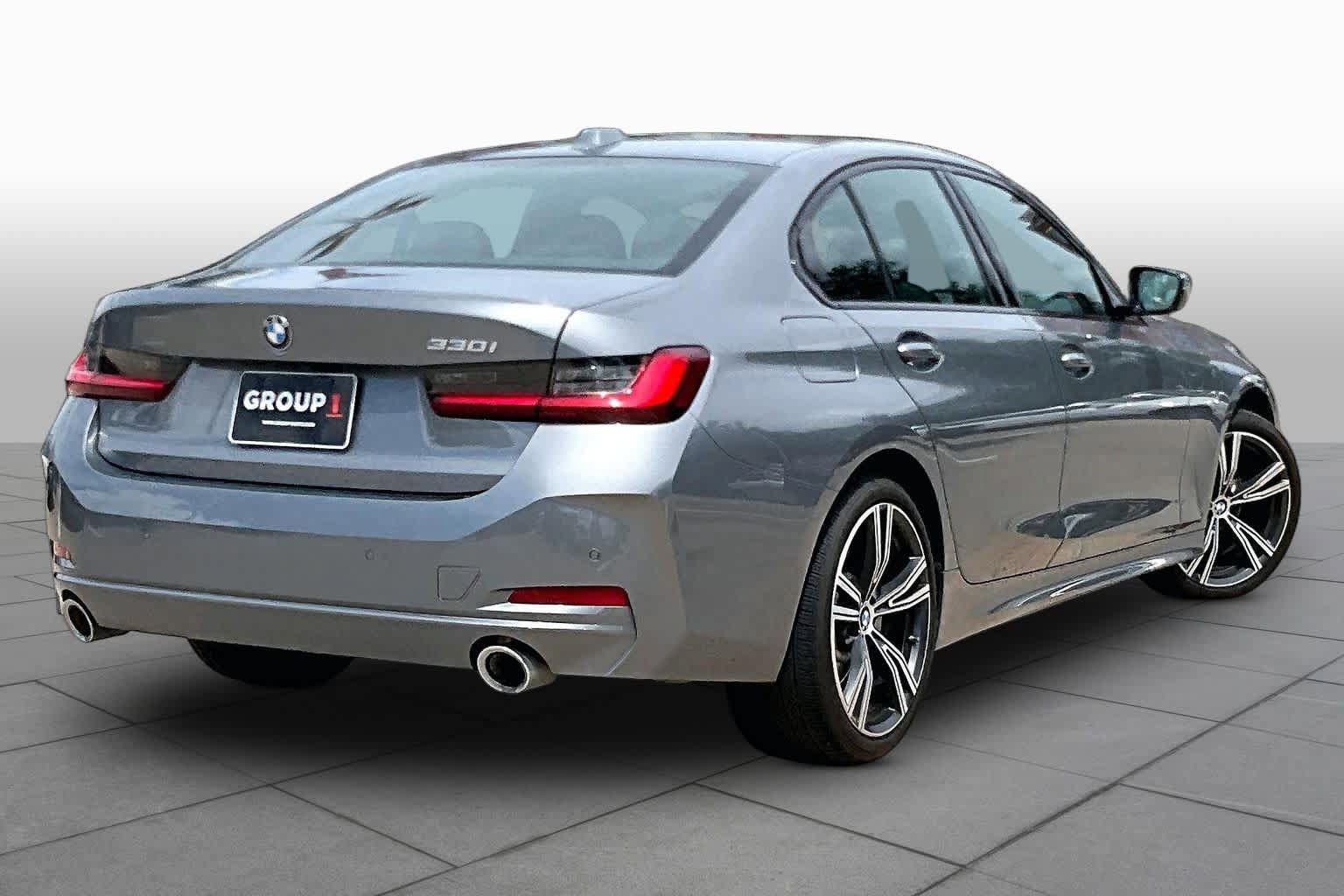Used 2023 BMW 330i Sedan w/ Convenience Package RWD image 12