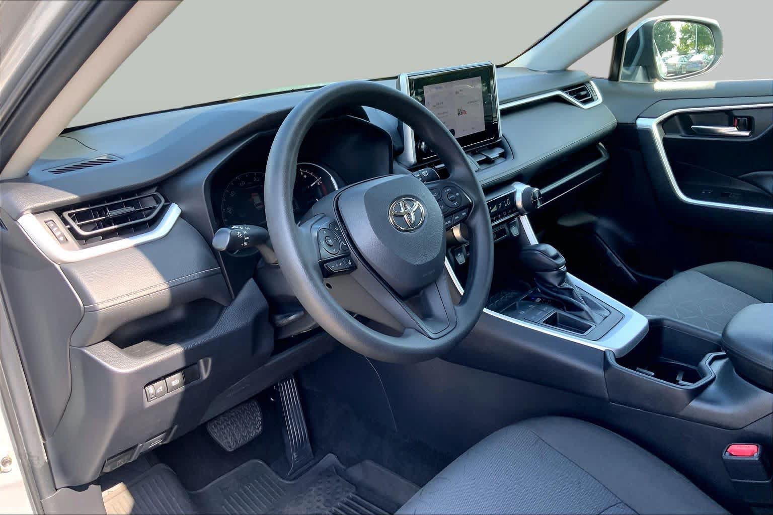Used 2023 Toyota RAV4 XLE FWD image 33