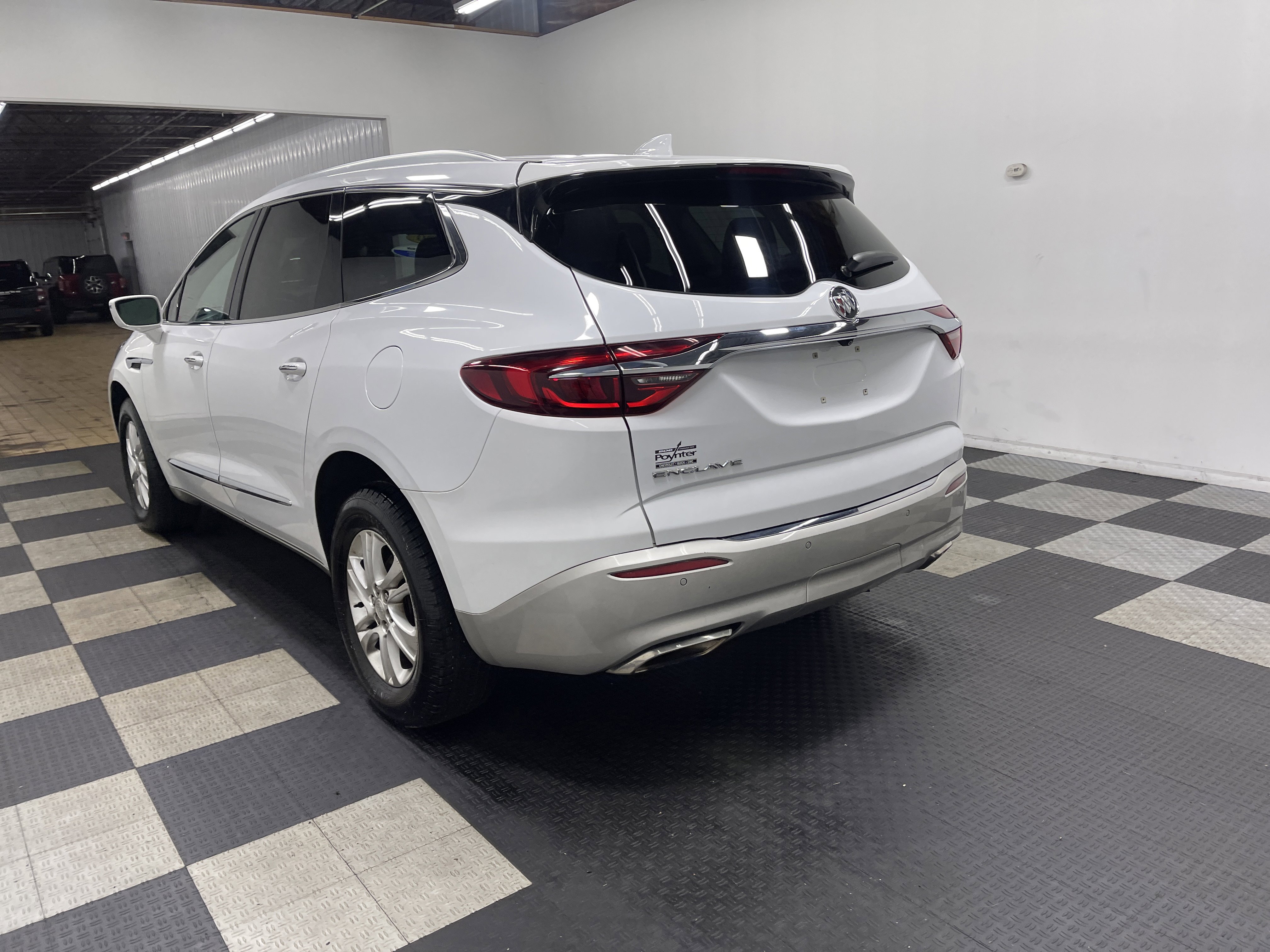 Used 2020 Buick Enclave Essence FWD image 2